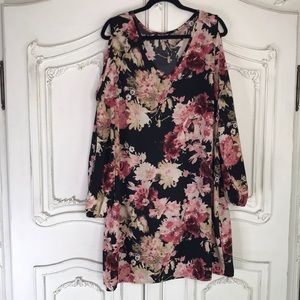 Plus size 2x Charlotte Russe beautiful pink rose print cold shoulder arm dress.